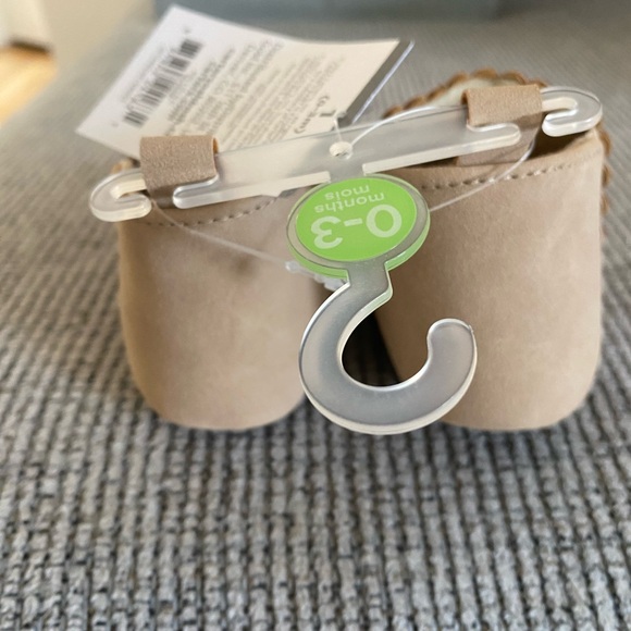 New Carter’s Booties Tan Sz 0-3M - Picture 2 of 2